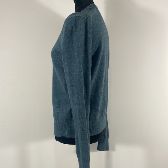 Banana Republic V neck Sweater, Medium, Merino Wool, Blue - Picture 2 of 6